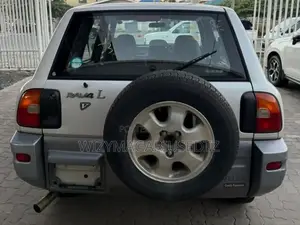 Toyota RAV4 1997 White