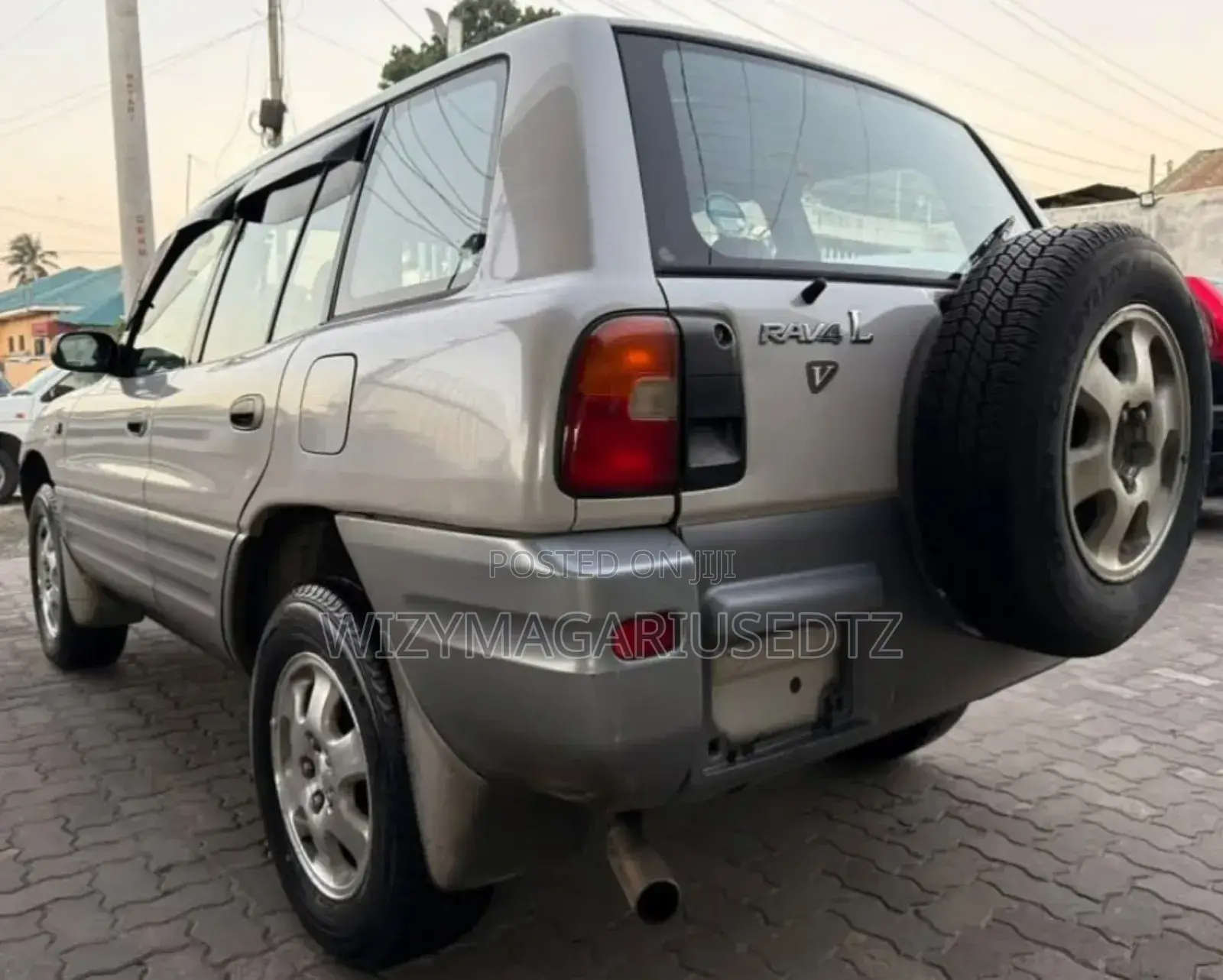 Toyota RAV4 1997 White