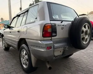 Toyota RAV4 1997 White