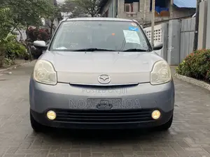 Mazda Verisa 2005 Silver