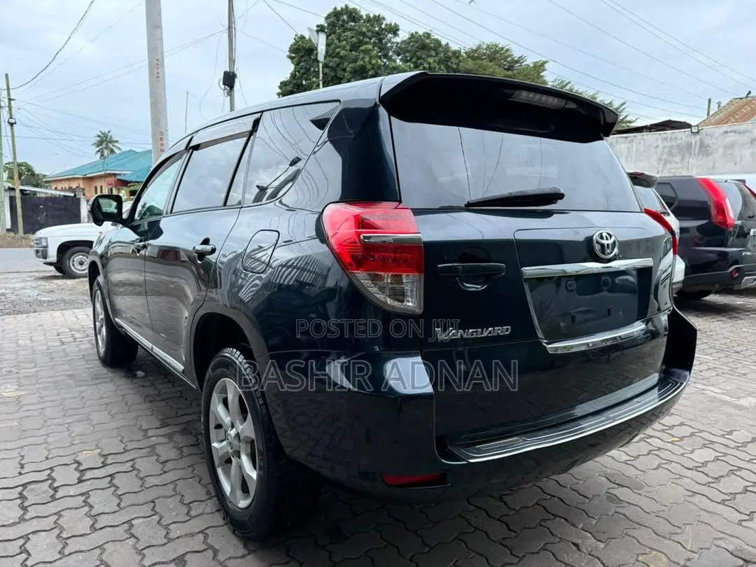 Toyota Vanguard 2010 Black