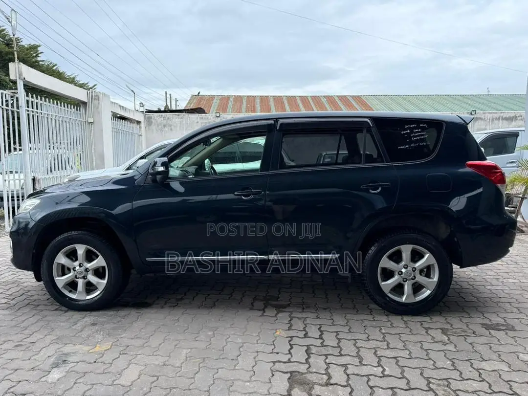 Toyota Vanguard 2010 Black