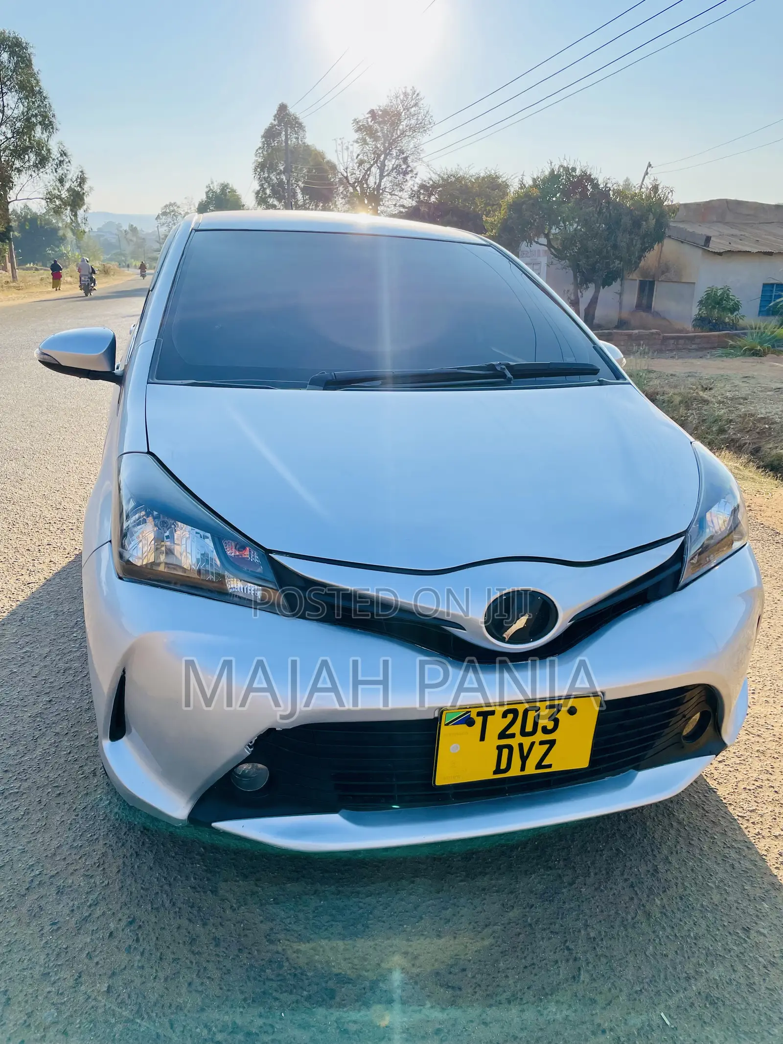 Toyota Vitz 2013 Silver