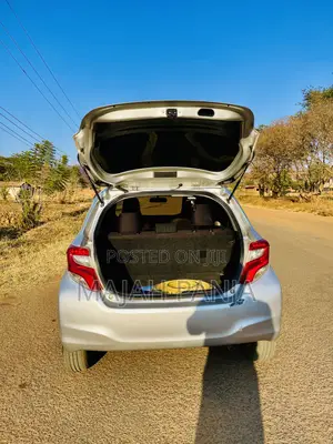 Toyota Vitz 2013 Silver