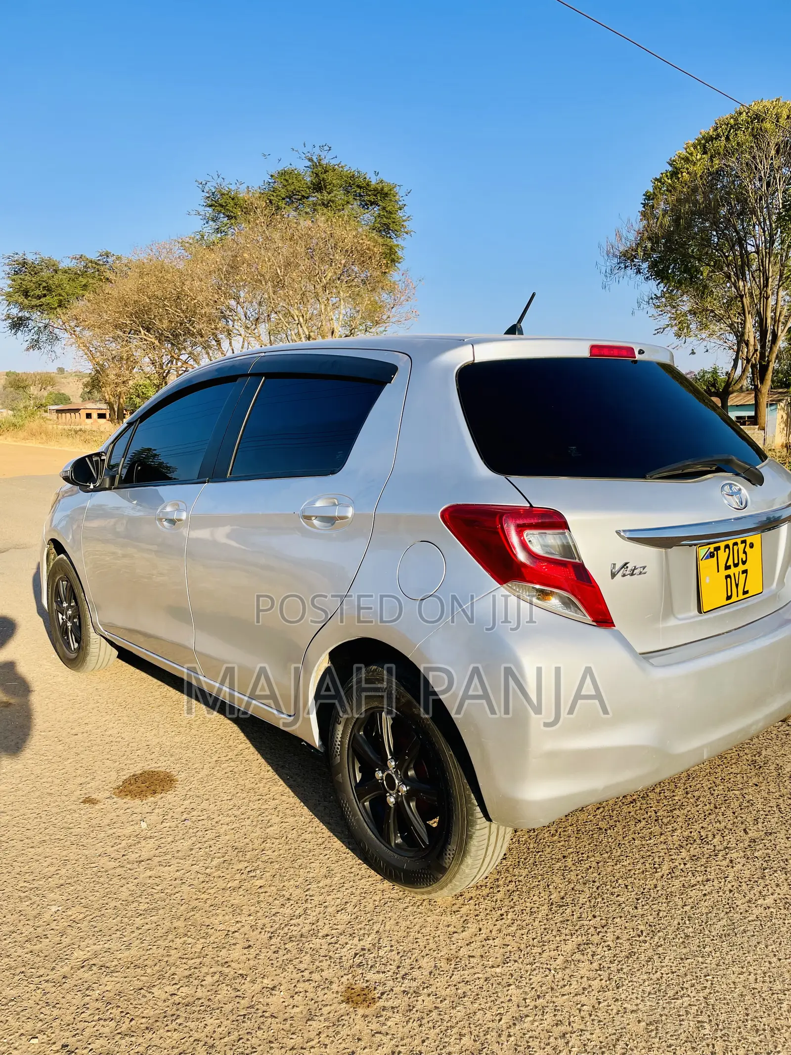 Toyota Vitz 2013 Silver