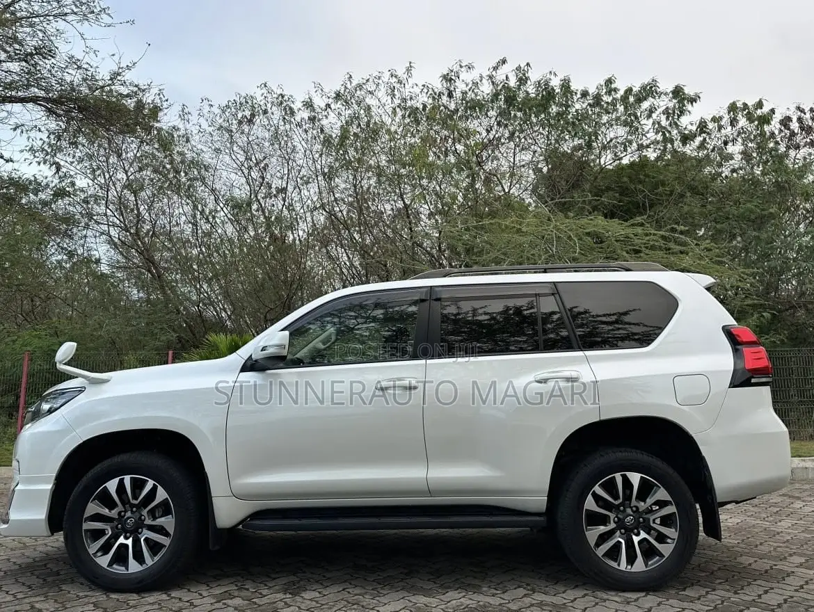 Toyota Land Cruiser Prado 2022 Pearl