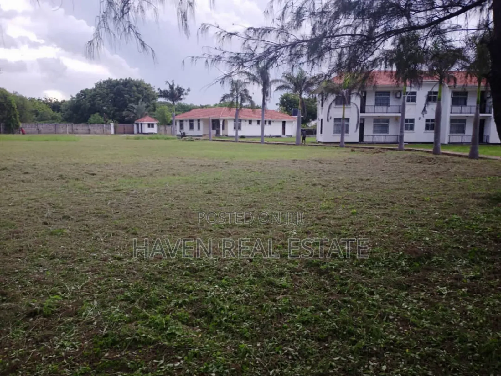 20bdrm House in Kunduchi for sale