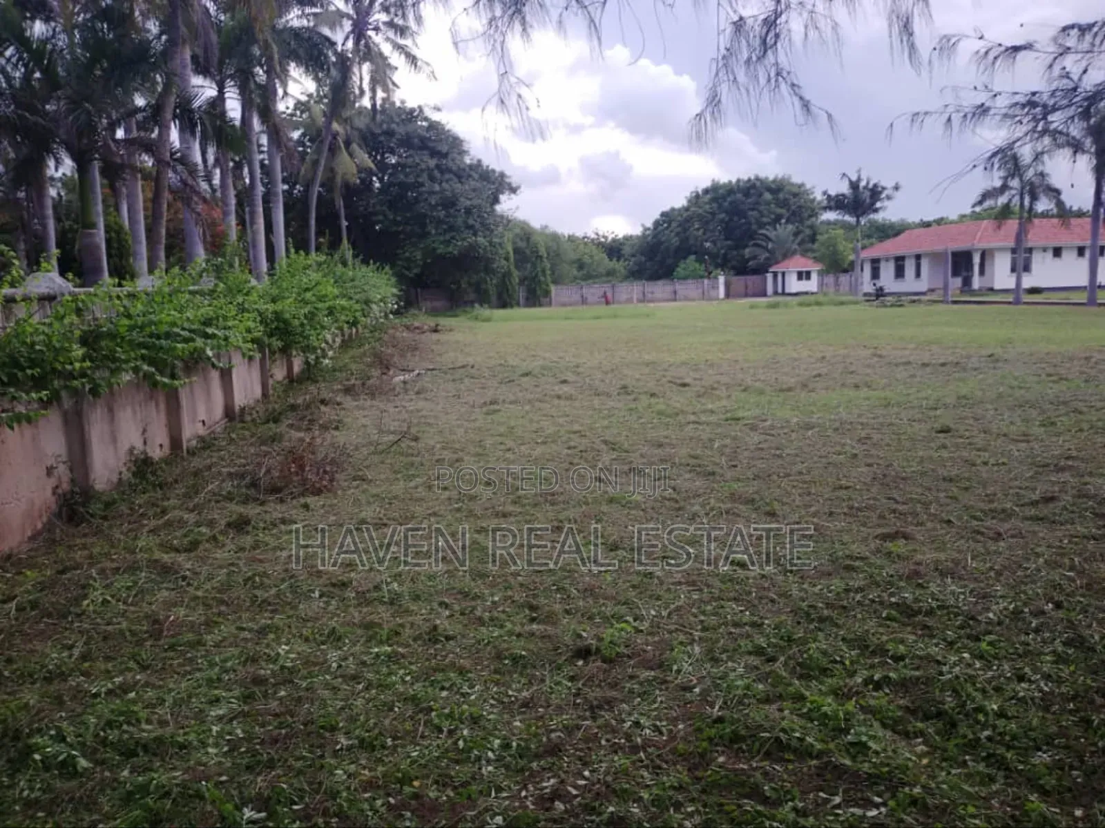20bdrm House in Kunduchi for sale