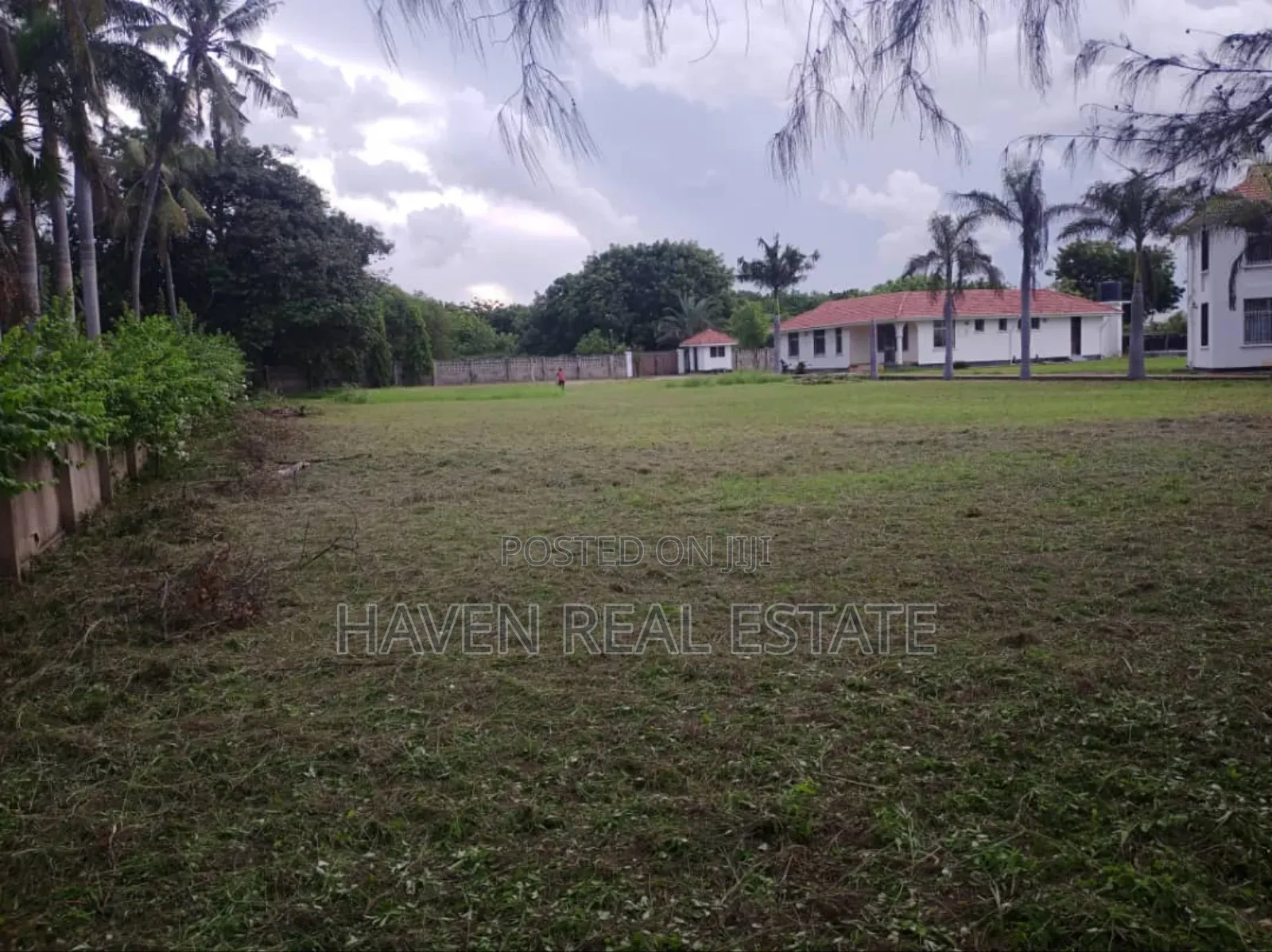 20bdrm House in Kunduchi for sale
