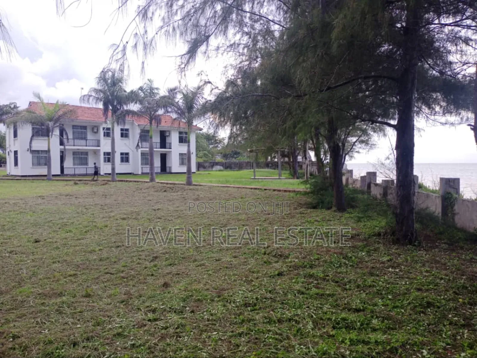 20bdrm House in Kunduchi for sale