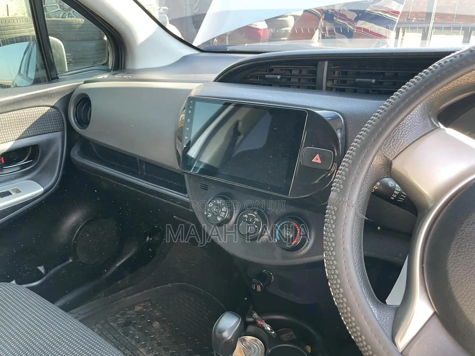 Toyota Vitz 2013 Silver