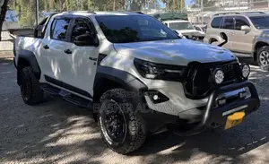 Toyota Hilux 2024 White