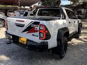 Toyota Hilux 2024 White