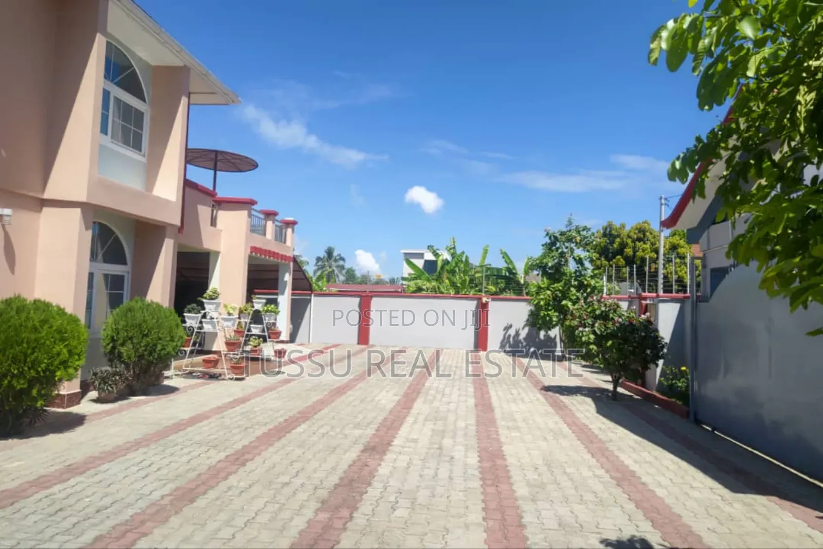 5bdrm House in Mbezibeach Kwa Zena, Kinondoni for sale