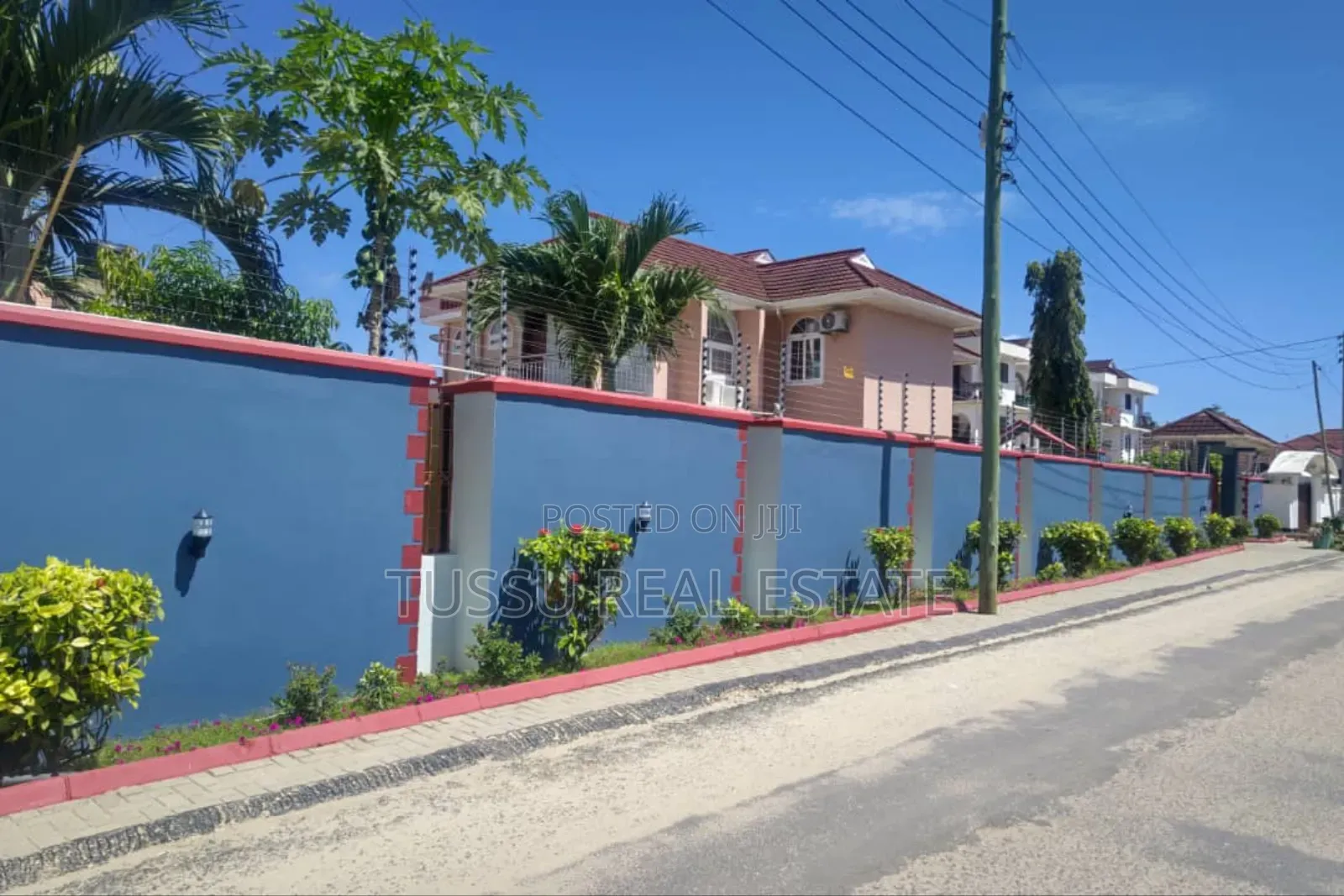 5bdrm House in Mbezibeach Kwa Zena, Kinondoni for sale