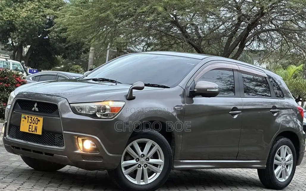Mitsubishi RVR 2010 Brown