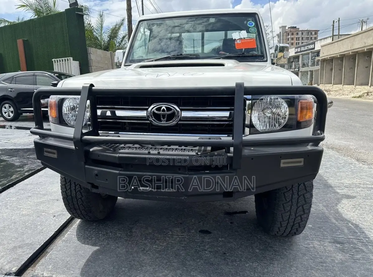 Toyota Land Cruiser 2012 White