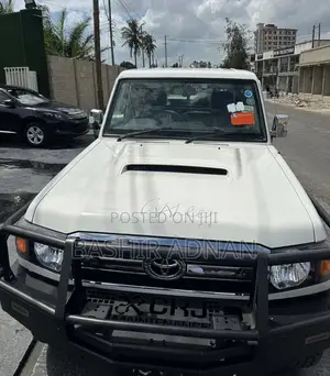 Toyota Land Cruiser 2012 White