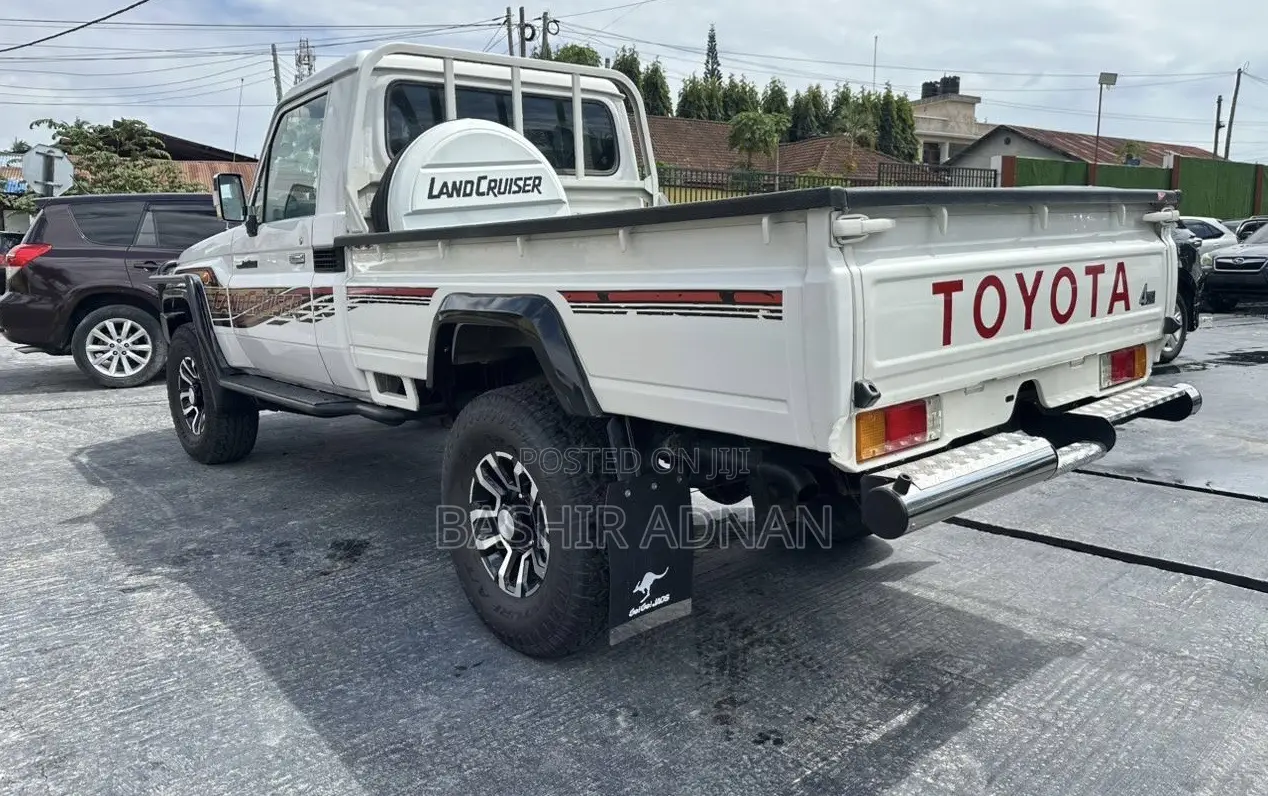 Toyota Land Cruiser 2012 White