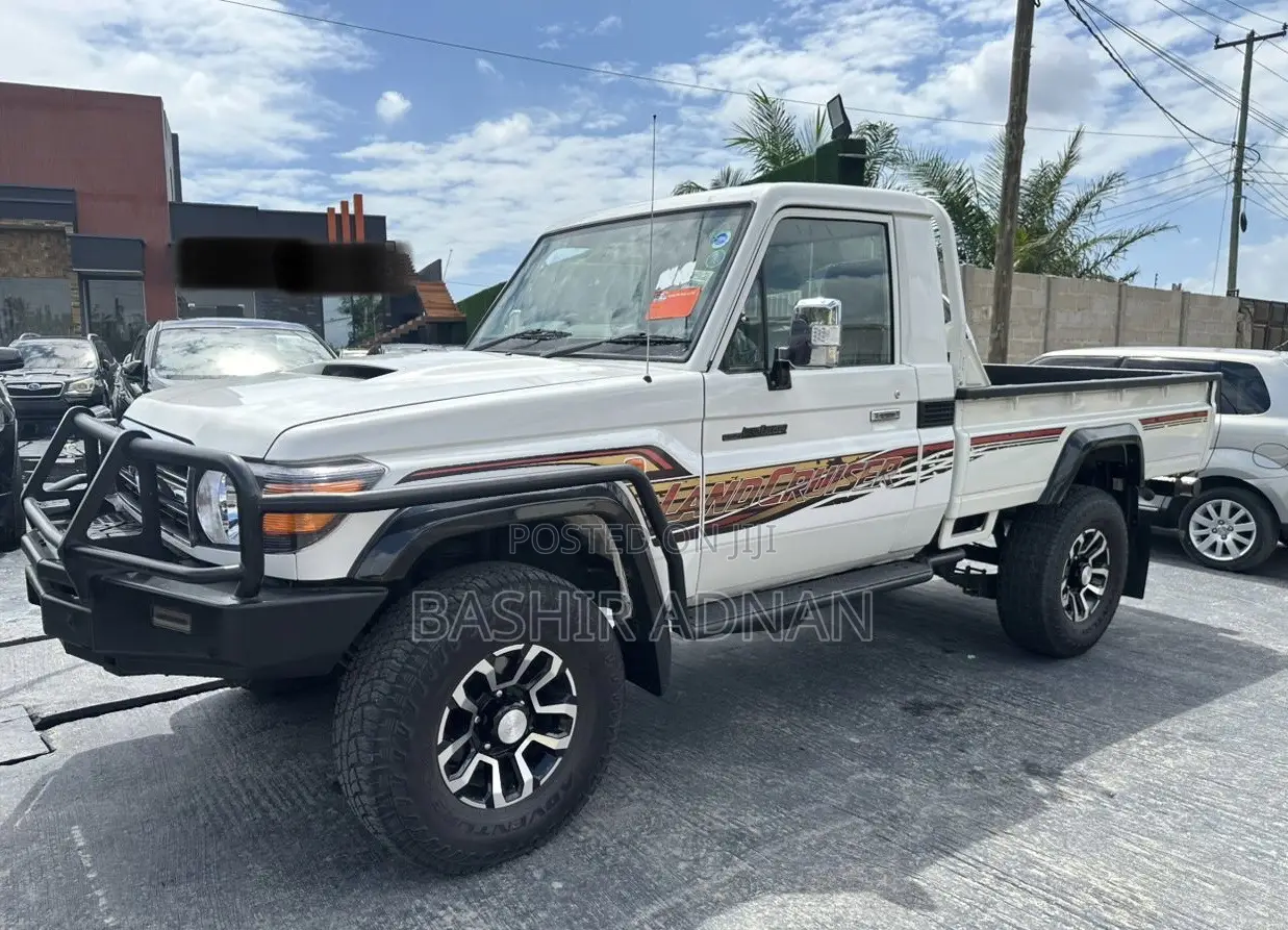 Toyota Land Cruiser 2012 White
