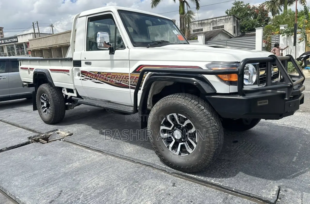 Toyota Land Cruiser 2012 White