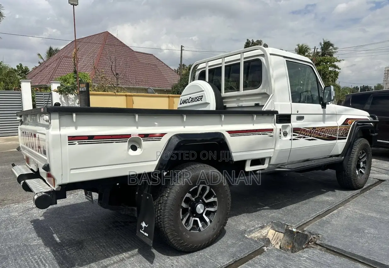 Toyota Land Cruiser 2012 White