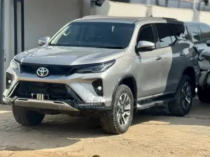 Toyota Fortuner 2.4 D AWD 2023 Silver