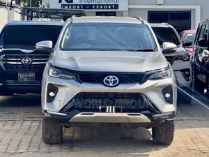 Toyota Fortuner 2.4 D AWD 2023 Silver