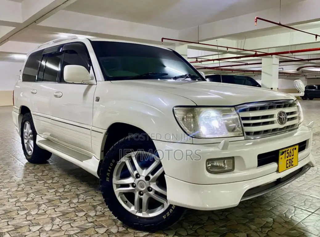 Toyota Land Cruiser 2010 White