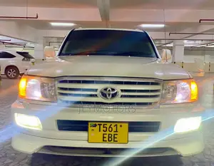 Toyota Land Cruiser 2010 White