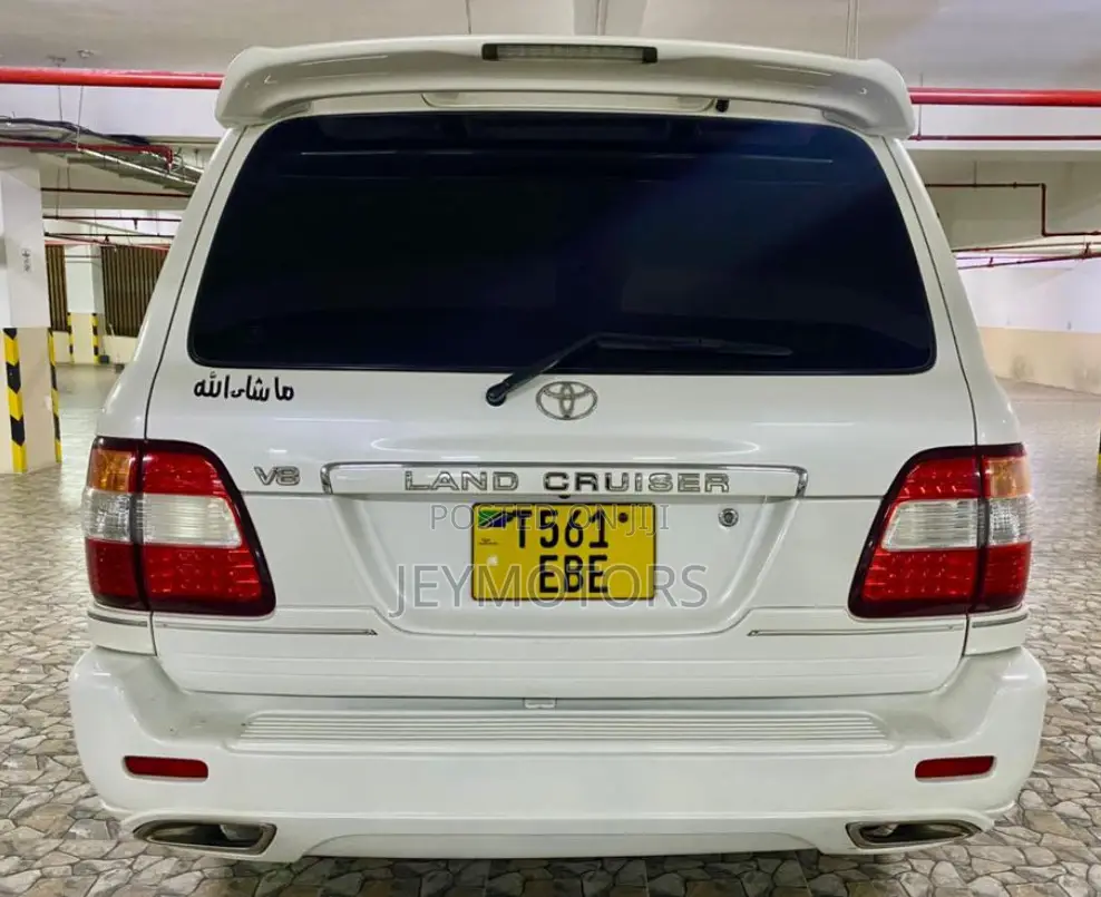 Toyota Land Cruiser 2010 White