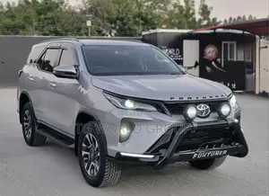 Toyota Fortuner 2025 Silver