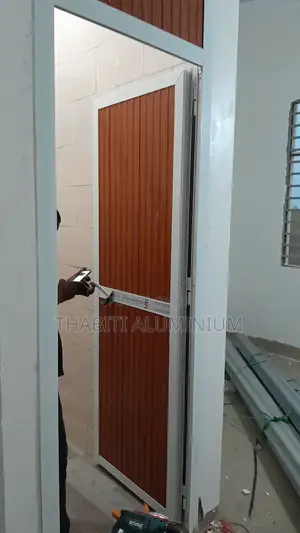 Mlango Wa Chooni Wa Aluminium Usiyo Oza Kwa Maji