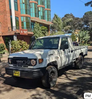 Toyota Land Cruiser 2018 White