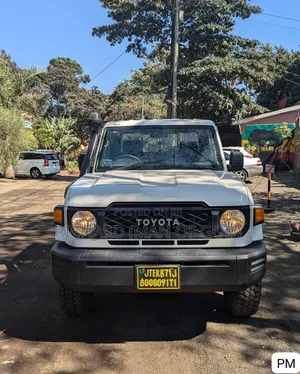 Toyota Land Cruiser 2018 White