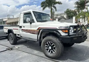 Toyota Land Cruiser 2012 White