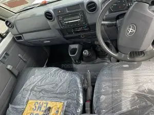 Toyota Land Cruiser 2012 White
