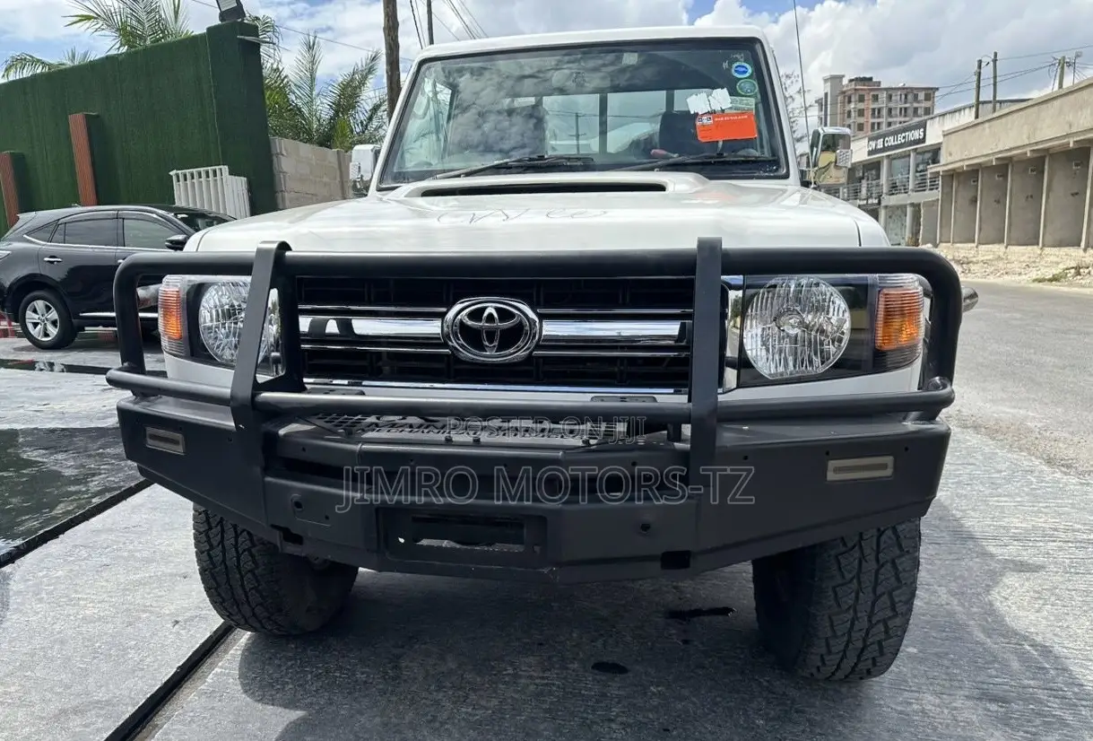 Toyota Land Cruiser 2012 White