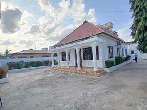 4bdrm House in Ada Estate for rent