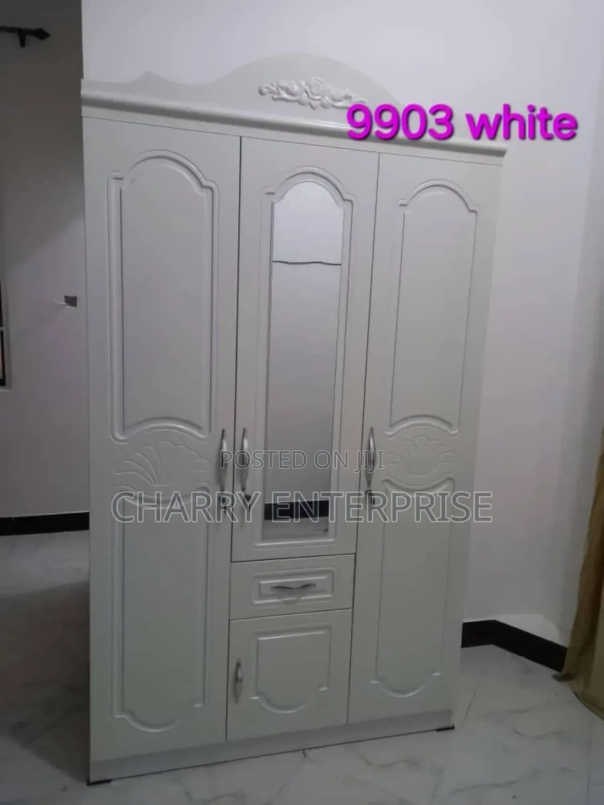 Wanaopenda 3 Doors Wardrobe Ya Kuvutia Hii Apa Kabati Zuri La Nguo