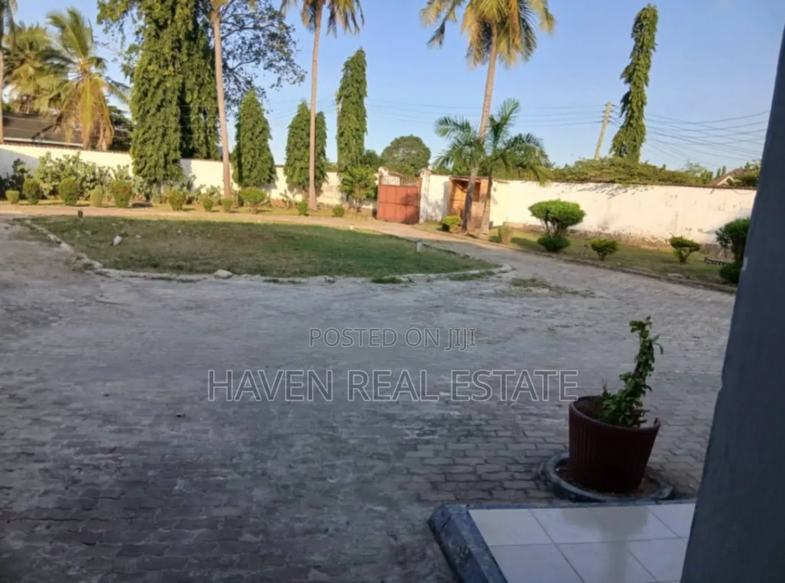 5bdrm House in Kunduchi for sale