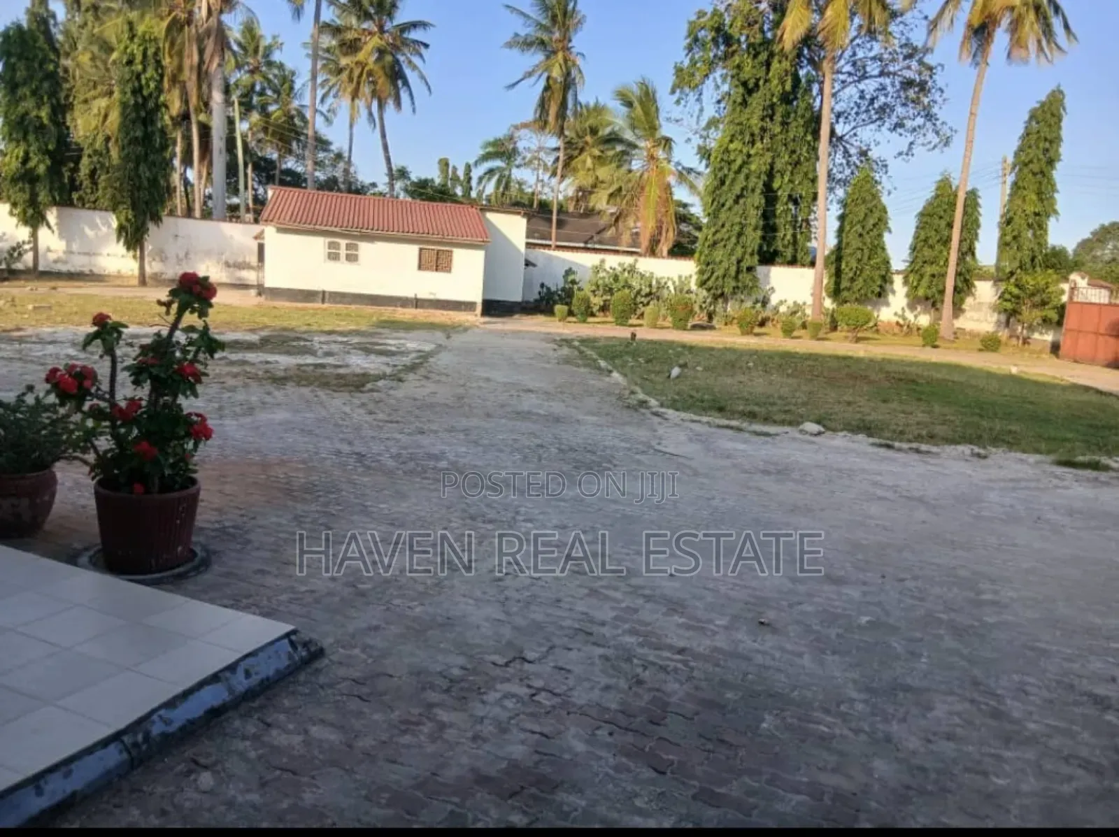 5bdrm House in Kunduchi for sale