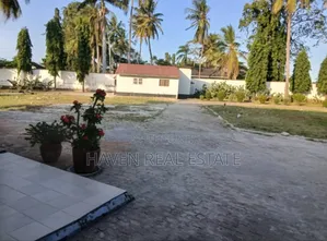 5bdrm House in Kunduchi for sale