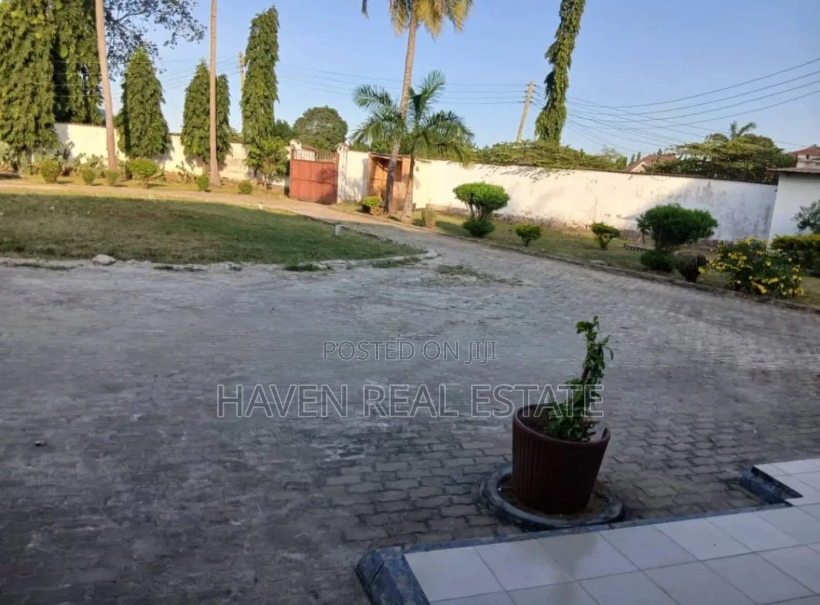 5bdrm House in Kunduchi for sale