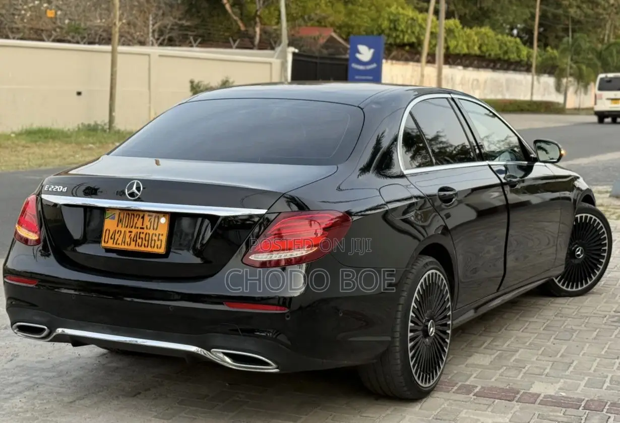 Mercedes-Benz E220 2017 Black
