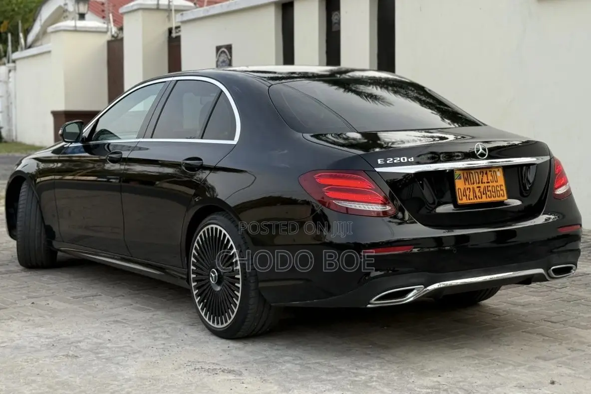 Mercedes-Benz E220 2017 Black