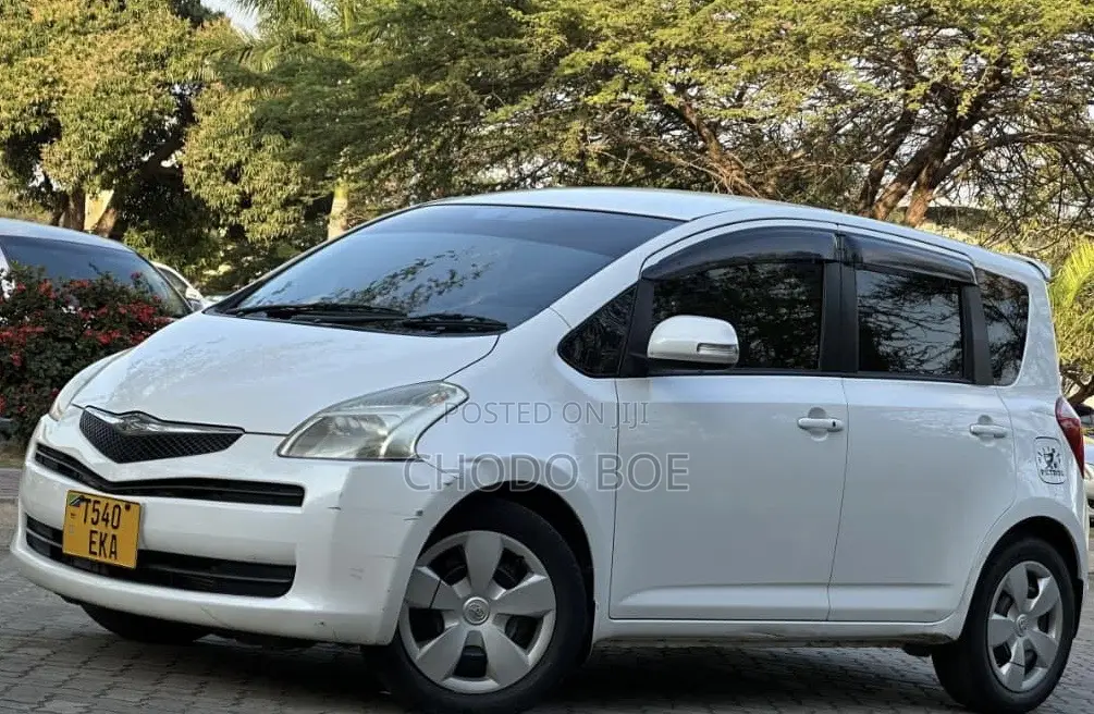 Toyota Ractis 2007 Pearl