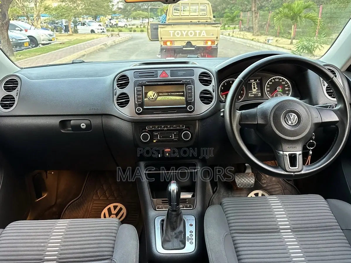 Volkswagen Tiguan 2011 Black