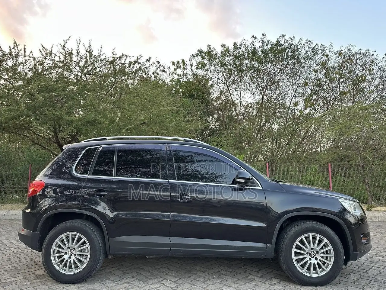 Volkswagen Tiguan 2011 Black