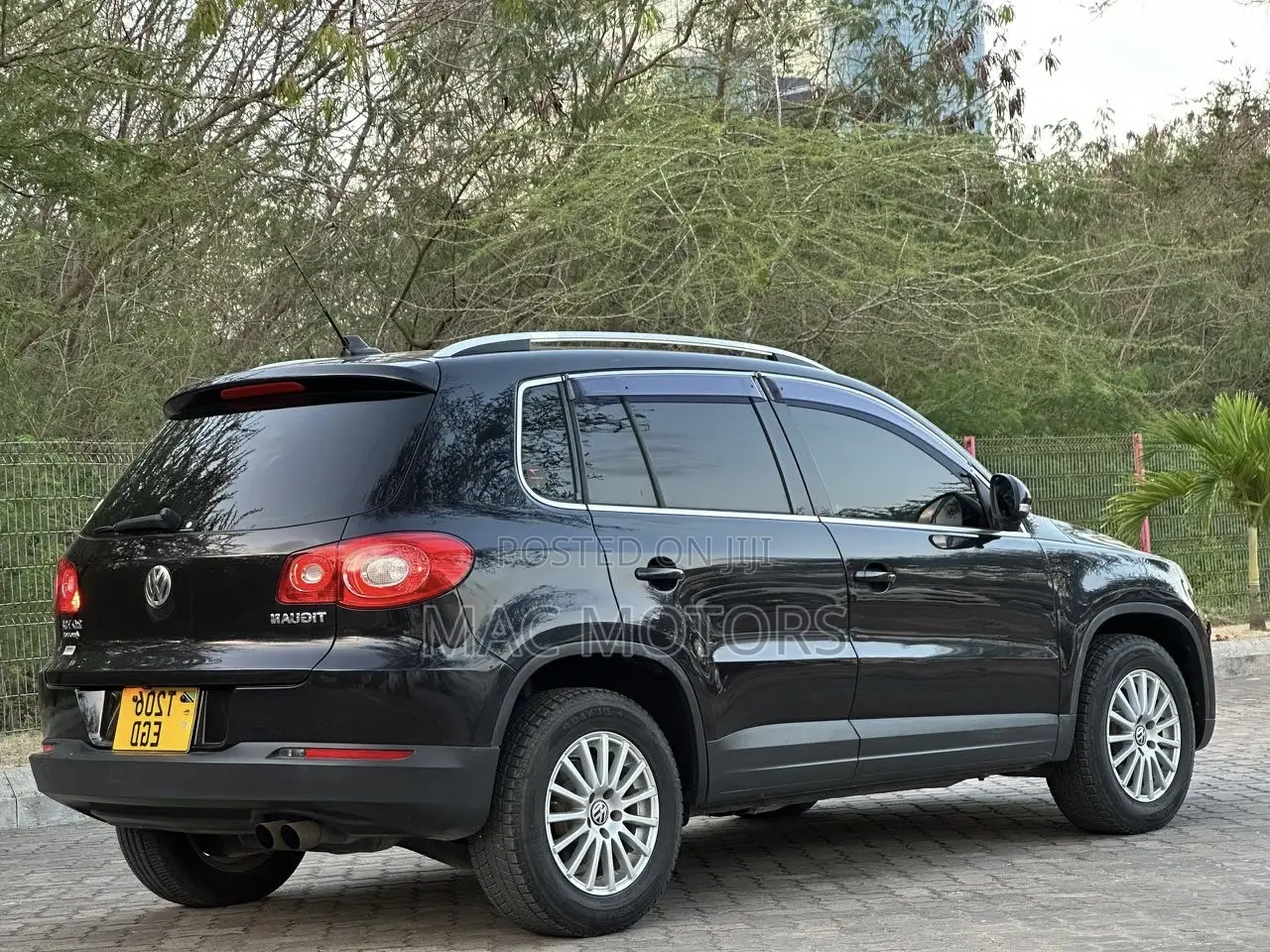 Volkswagen Tiguan 2011 Black